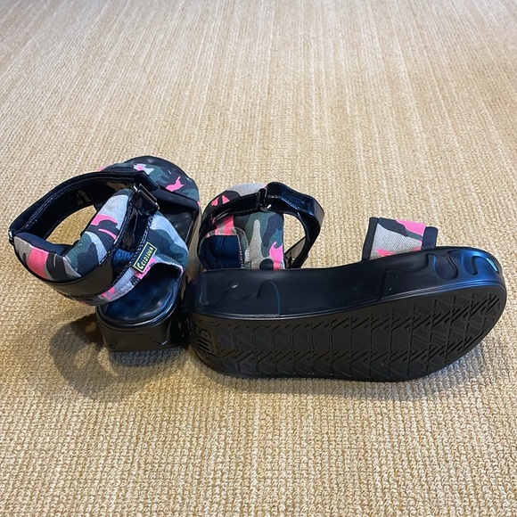 Ladies sandals - Picture 2 of 2